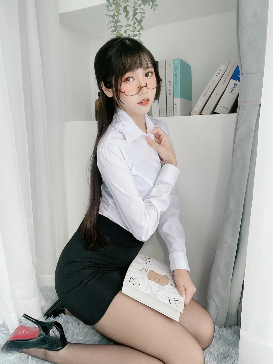 不呆猫 - 黑丝包臀OL [24P,5V-908MB]